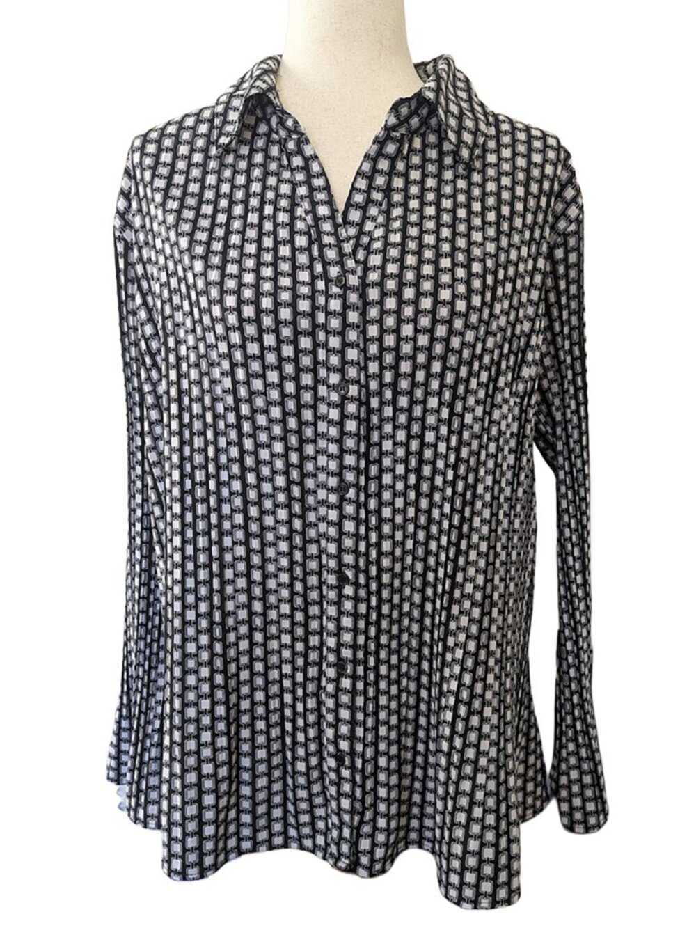 East 5th Black and White Geometric Pleated Button Down Blouse